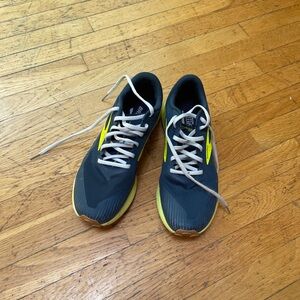 Brooks Men's Catamount Sneakers - Navy and Yellow